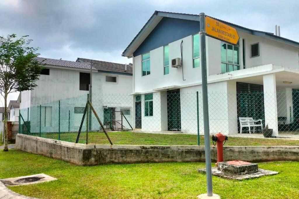 Iris 55 Corner Lot House Spacious Outdoor With Wi-Fi Johor Bahru Buitenkant foto